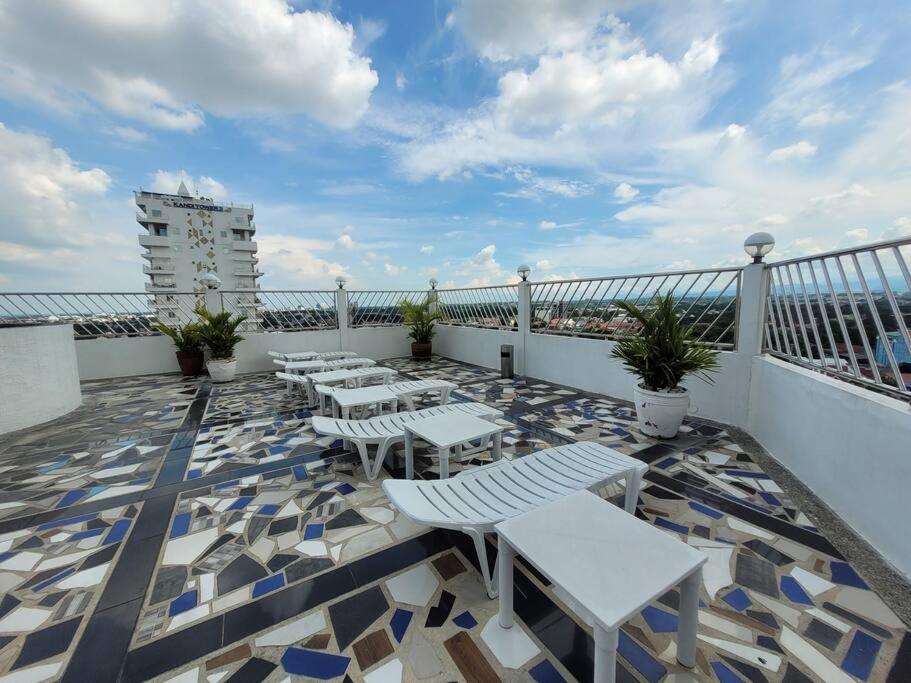 Lucky Suite Kandi 2 Bedrooms อังเฮเลส ภายนอก รูปภาพ